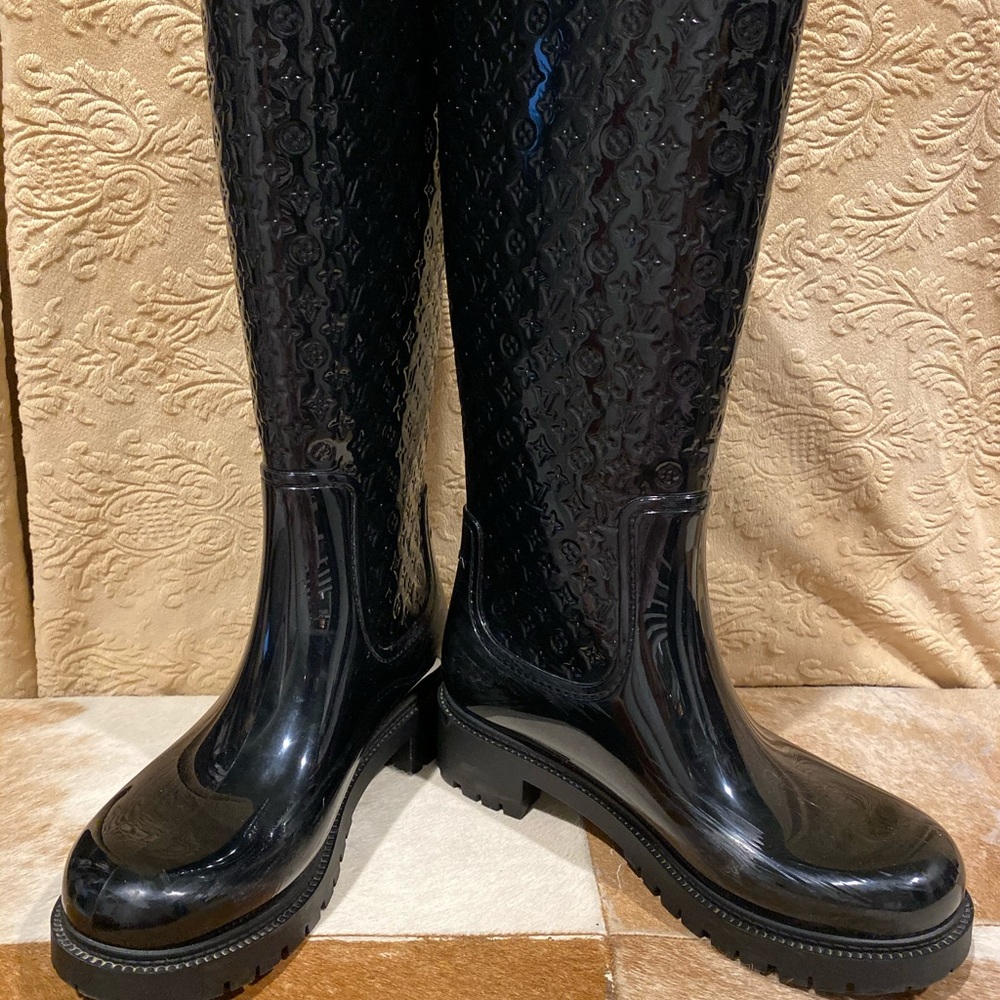 LV rain boot.. - Picture 2 of 7